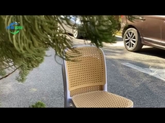 Chaise à dos haut en plastique siège en rotin noir