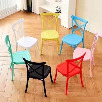 acheter Empilage de petits enfants Chaise en plastique Noir Rouge Chaise en plastique pour enfants fabrication en ligne