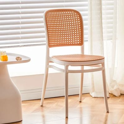 acheter OEM ODM Chaises de salle à manger en plastique en coton blanc Chaises de salle à manger en plastique pour hôtel fabrication en ligne