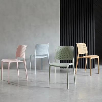 Chaise à manger en extérieur empilable en matière plastique PP colorée pour les meubles de maison modernes W41.5*L55*H79 *SH45.5cm