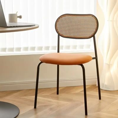 Chaises de salle à manger à dos en rotin empilable