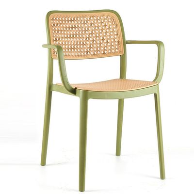 Chaise de restaurant en rotin en plastique empilable en PP fauteuil à manger en plastique