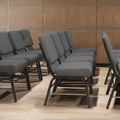 Chaise d'église moderne empilable et rembourrée avec attache pour théâtre